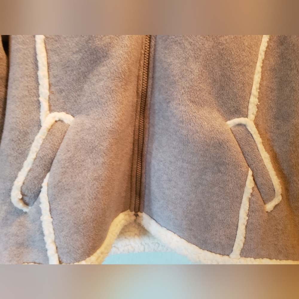 Coat - Picture 3 of 9